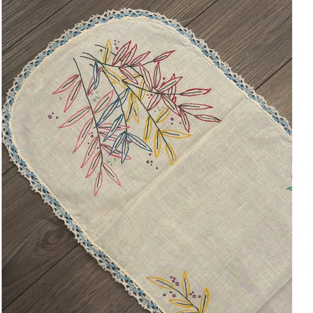 Vintage Hand Embroidered Linen Table Runner Floral Leaf Crochet Lace Trim Cream